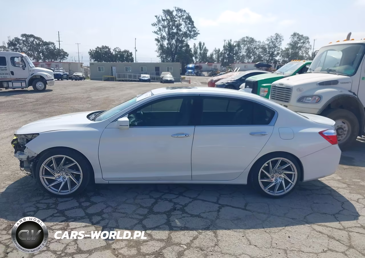 2015 Honda Accord Hybrid Touring VIN:1HGCR6F75FA000073 - 15