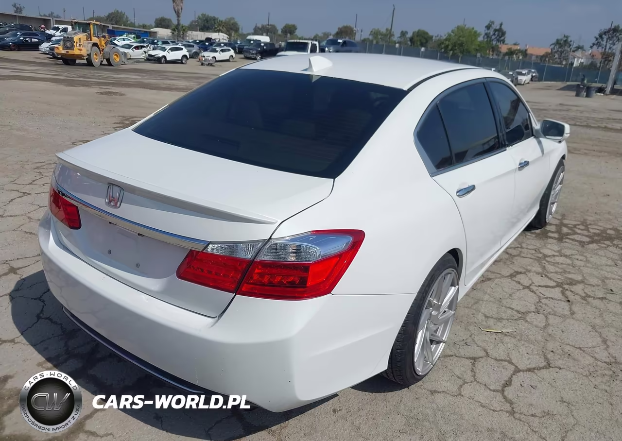 2015 Honda Accord Hybrid Touring VIN:1HGCR6F75FA000073 - 4