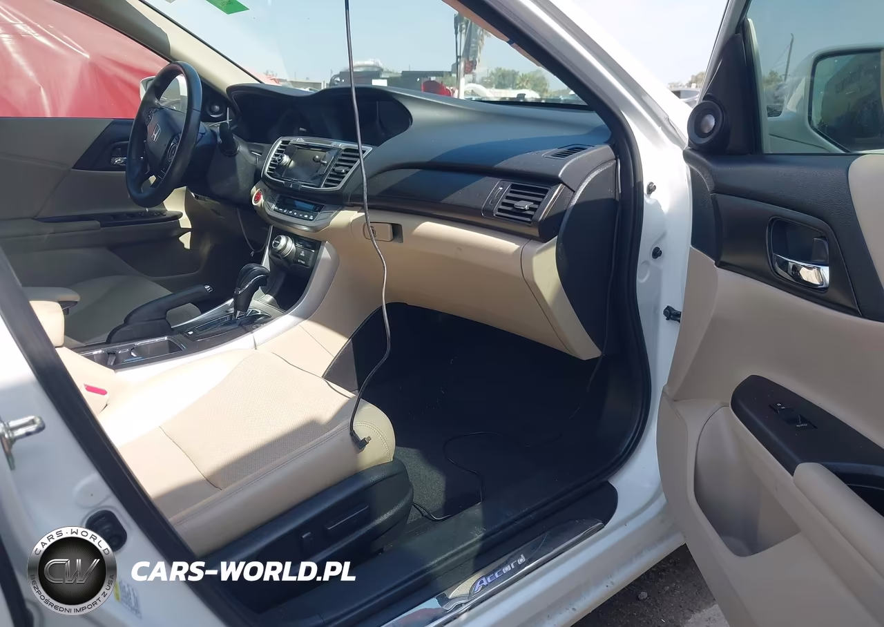 2015 Honda Accord Hybrid Touring VIN:1HGCR6F75FA000073 - 5