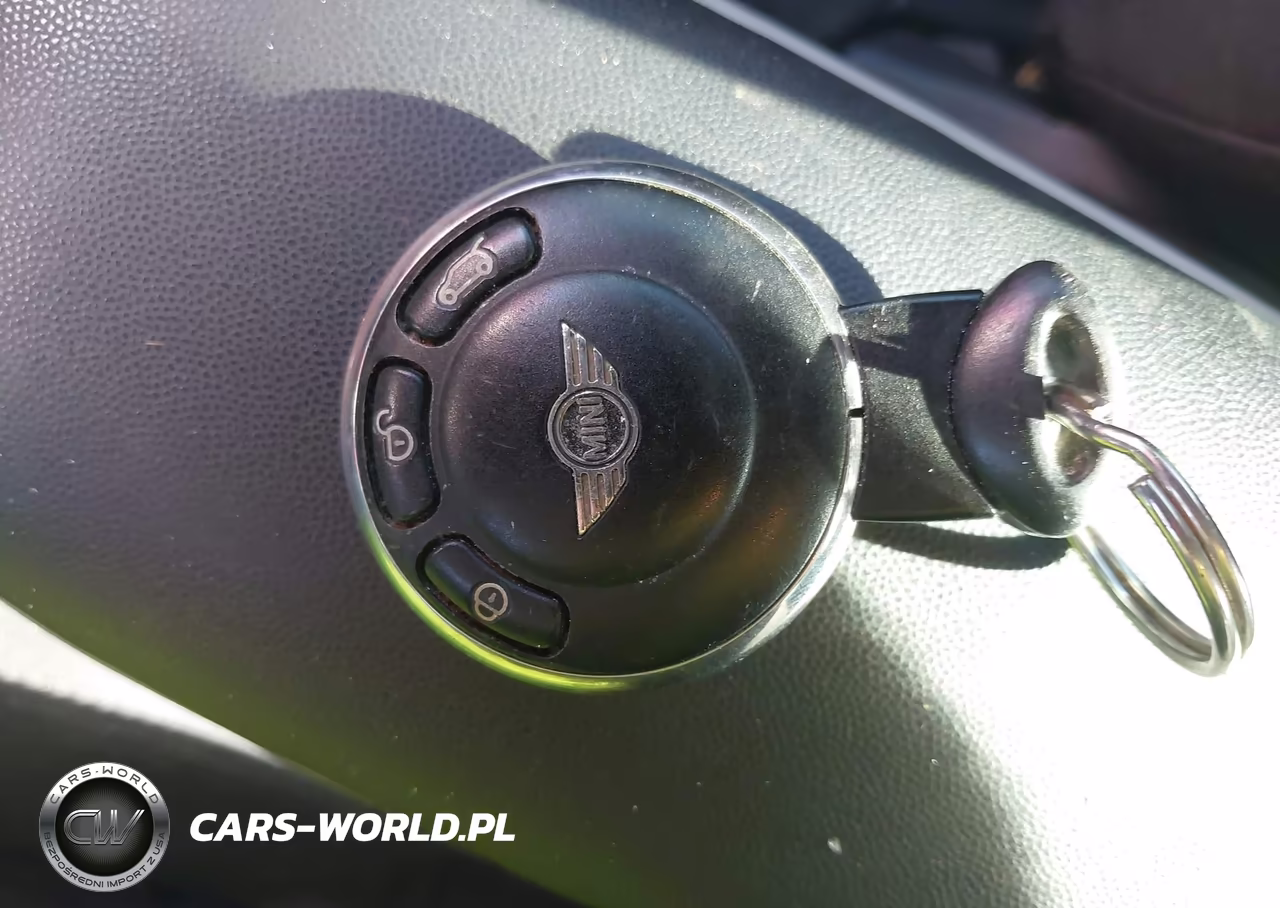 2010 Mini Cooper VIN:WMWMF3C5XATU79758 - 11