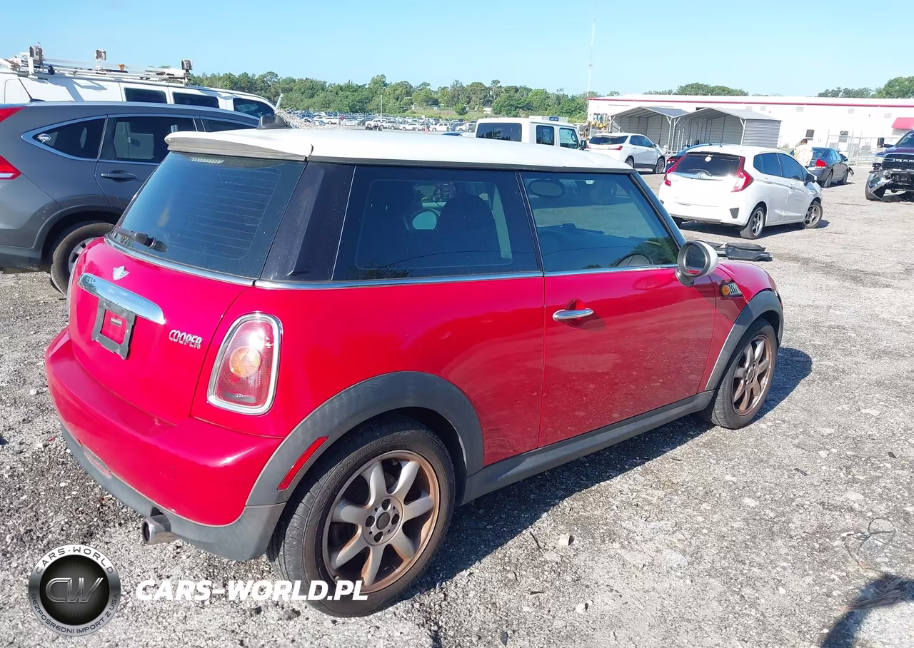 2010 Mini Cooper VIN:WMWMF3C5XATU79758 - 4