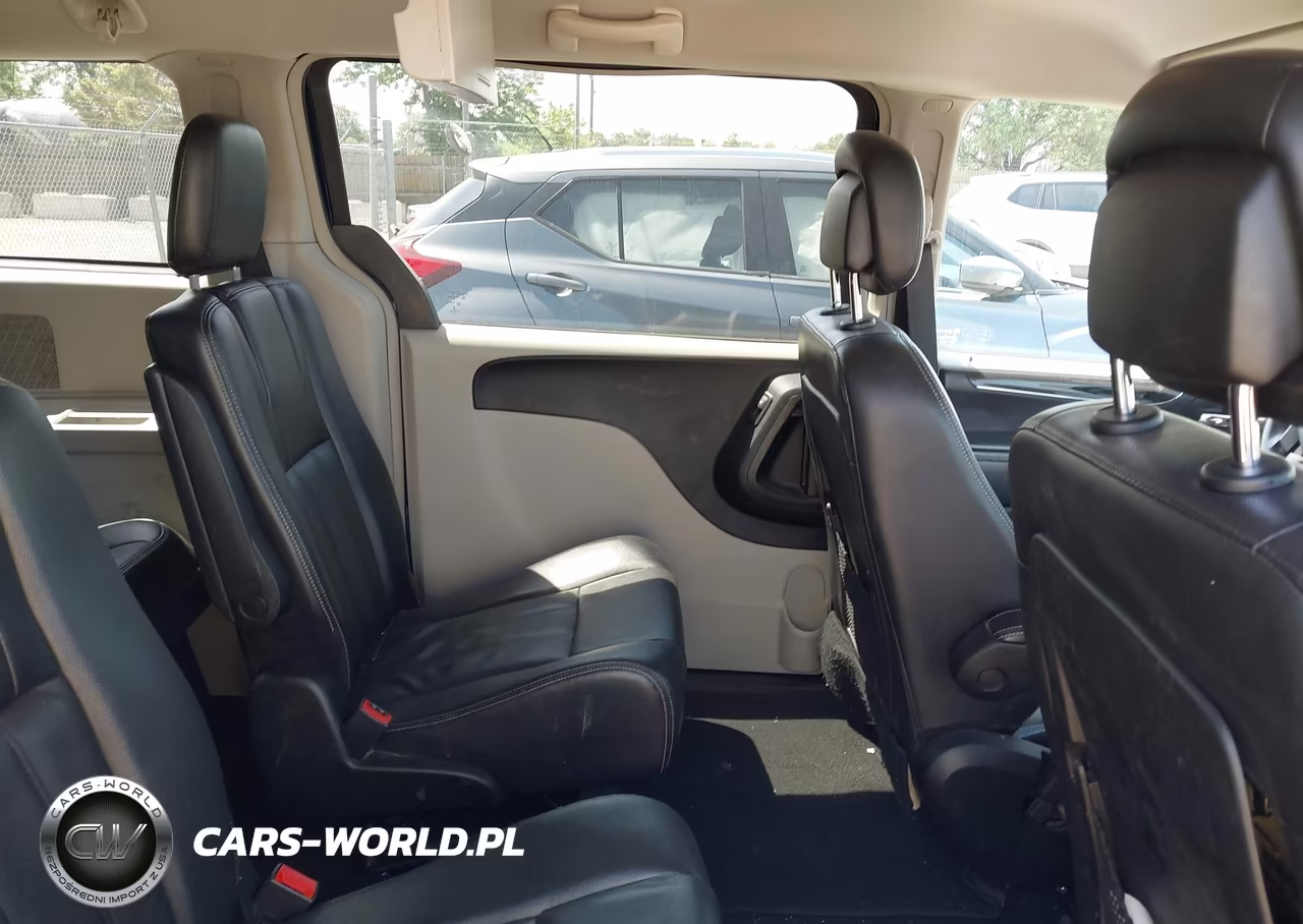 2013 Chrysler Town & Country Touring VIN:2C4RC1BGXDR583915 - 8