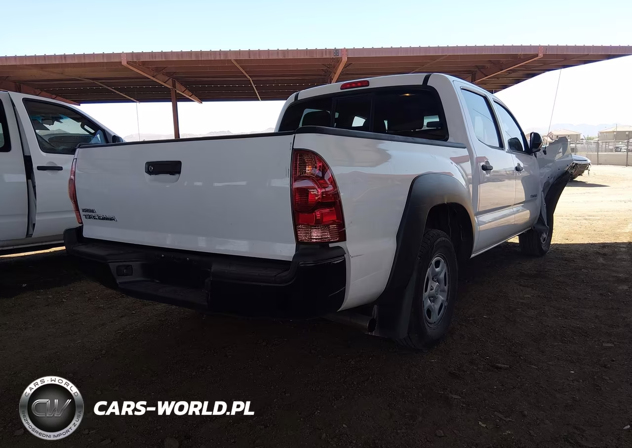 2015 Toyota Tacoma VIN:5TFJX4CN2FX048260 - 4