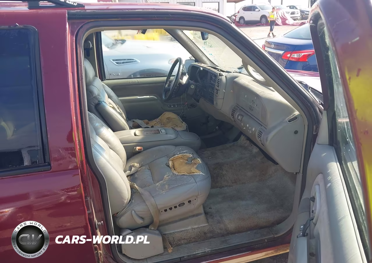 1998 Chevrolet Suburban 1500 VIN:1GNEC16R4WJ353358 - 5