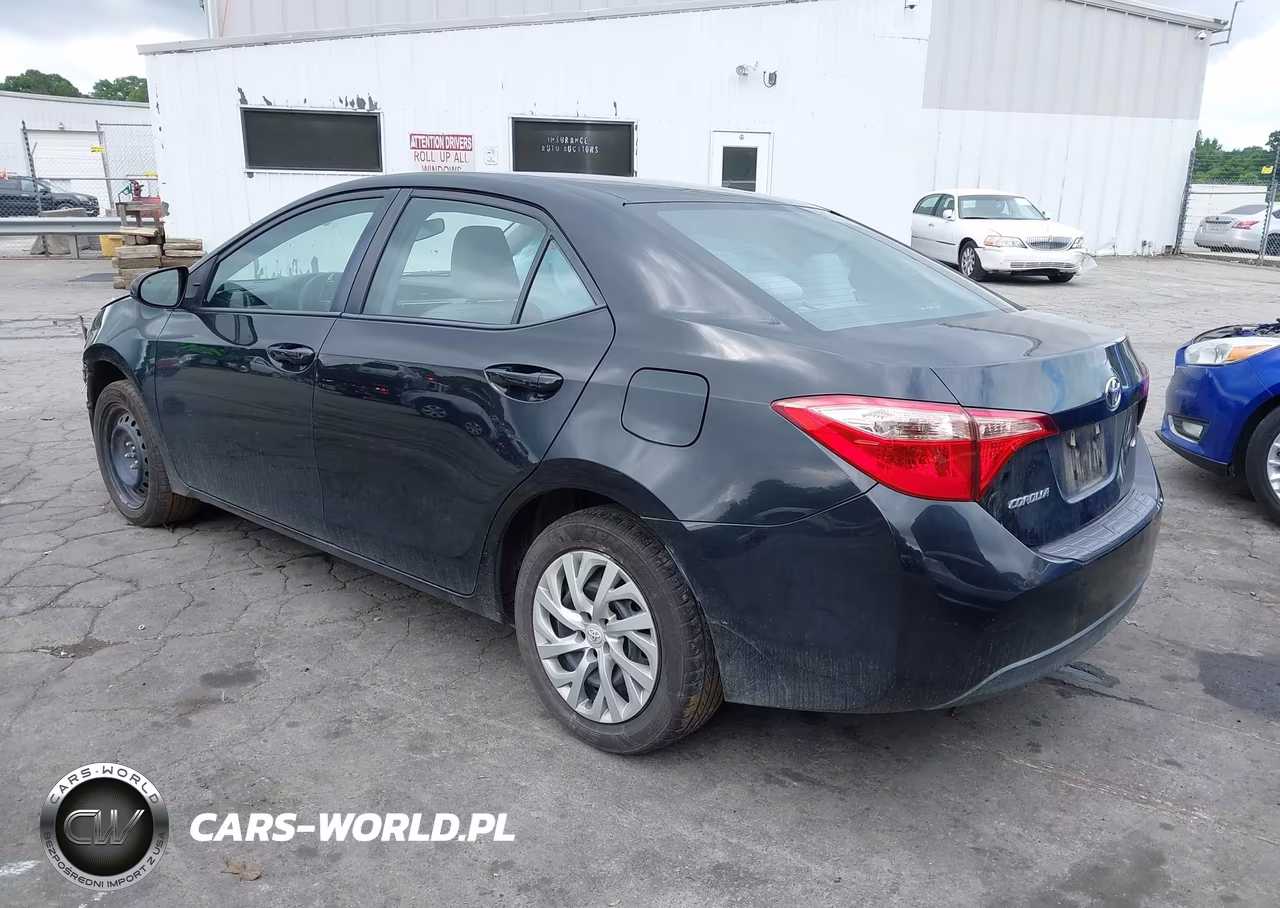 2018 Toyota Corolla Le VIN:2T1BURHE3JC103213 - 3