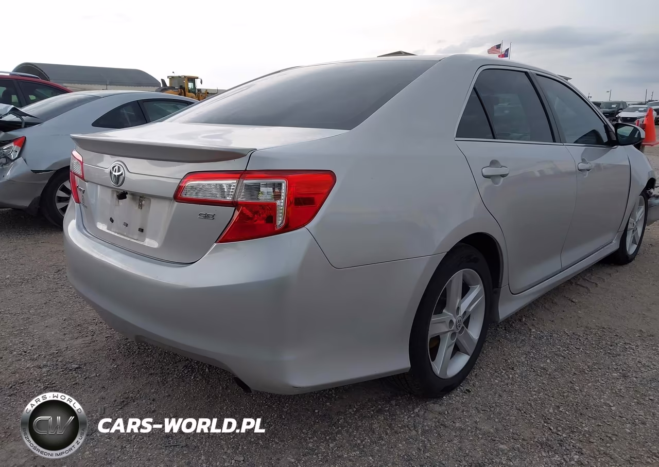 2014 Toyota Camry Se VIN:4T1BF1FK6EU765859 - 4