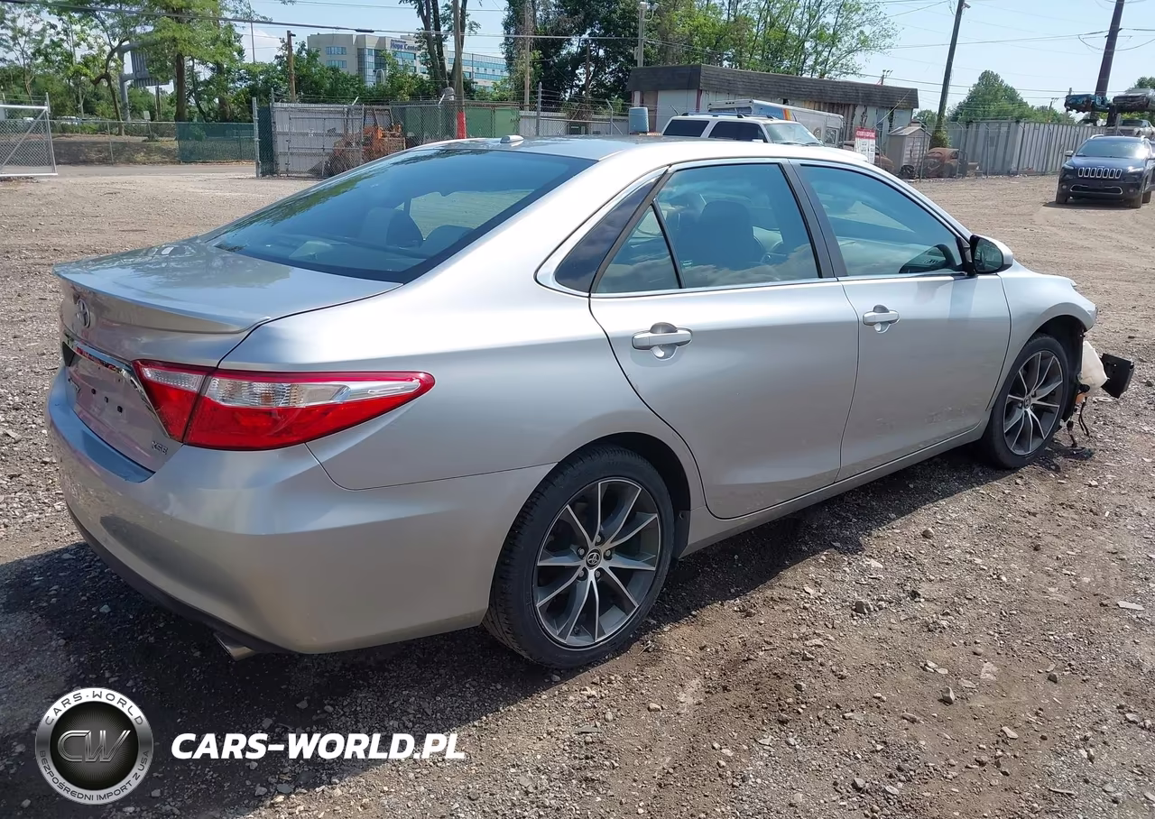 2015 Toyota Camry Xse VIN:4T1BF1FK4FU050371 - 4