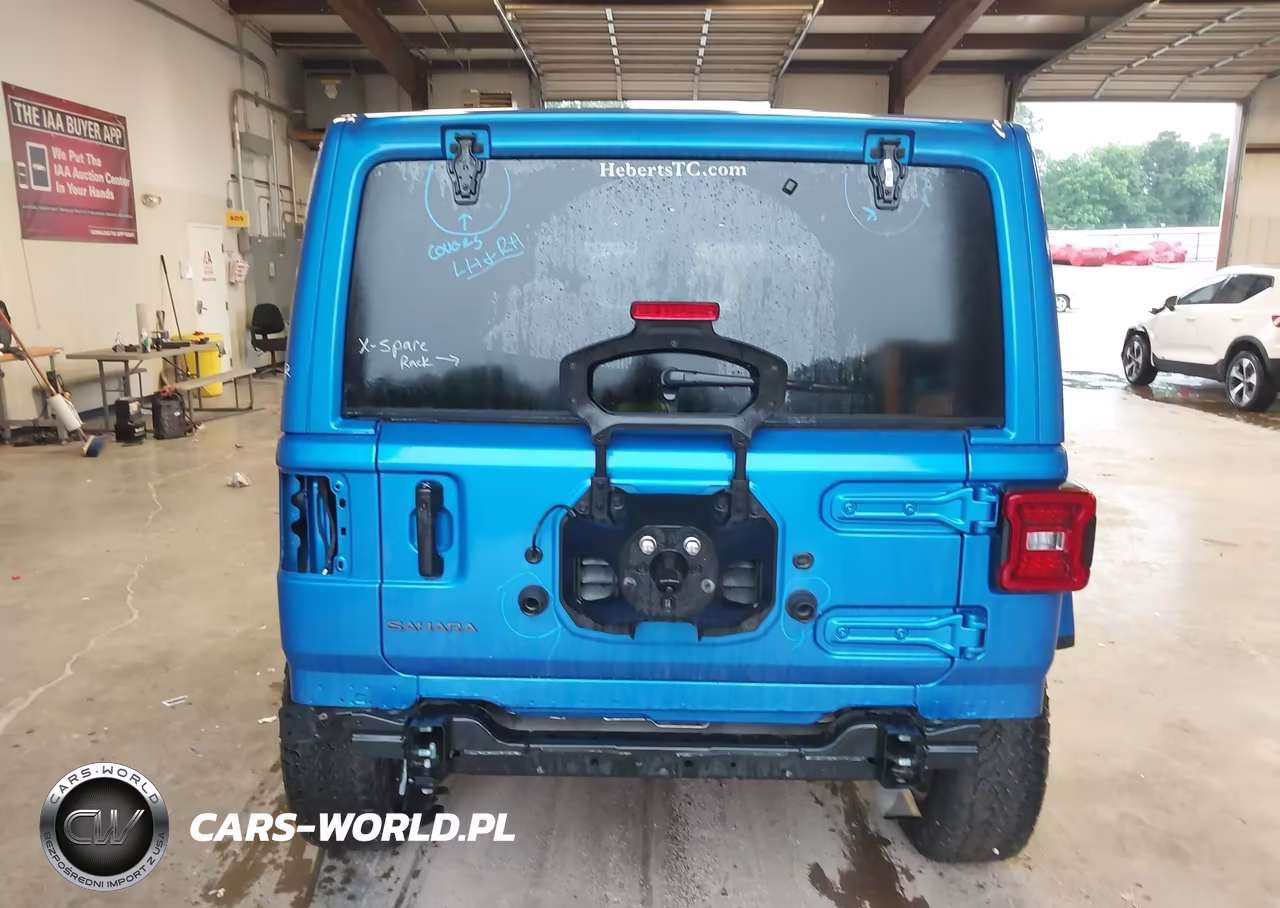 2025 Jeep Wrangler 4-Door Sahara 4X4 VIN:1C4PJXEN9SW649790 - 17