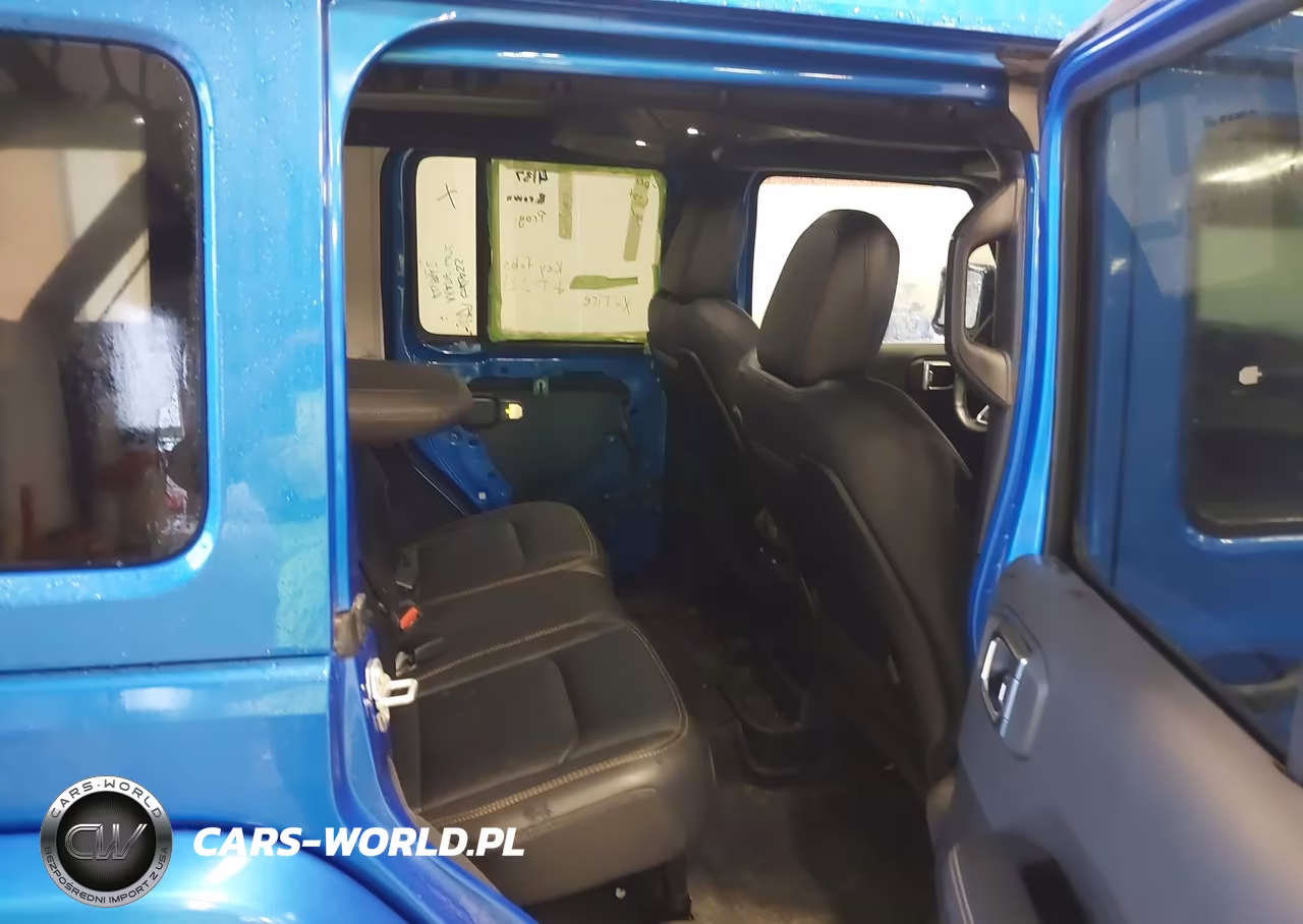 2025 Jeep Wrangler 4-Door Sahara 4X4 VIN:1C4PJXEN9SW649790 - 8