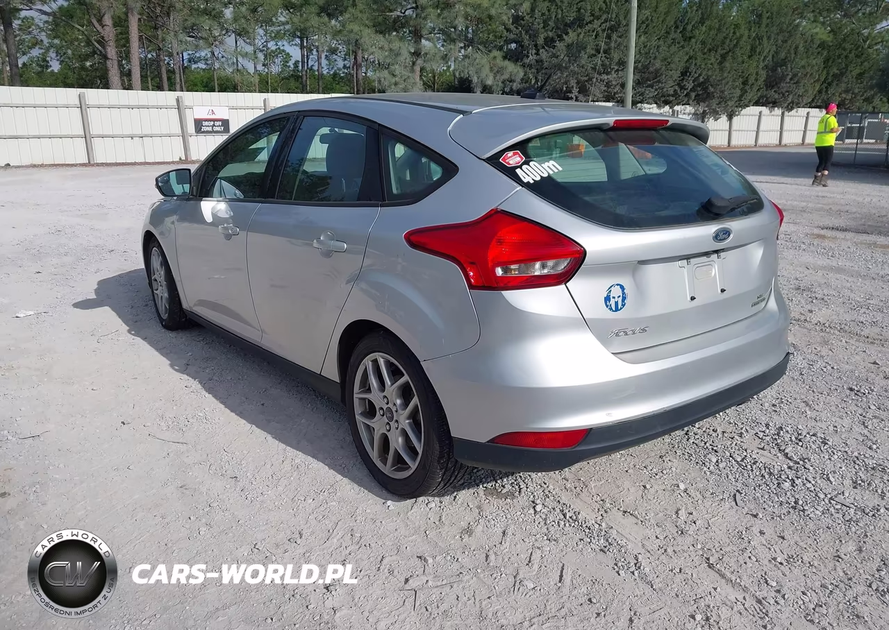2015 Ford Focus Se VIN:1FADP3K23FL283035 - 3