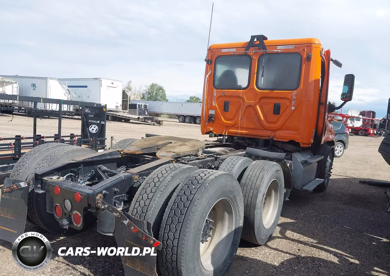 2014 Freightliner Cascadia 113 VIN:1FUJGBDVXELFL0379 - 4