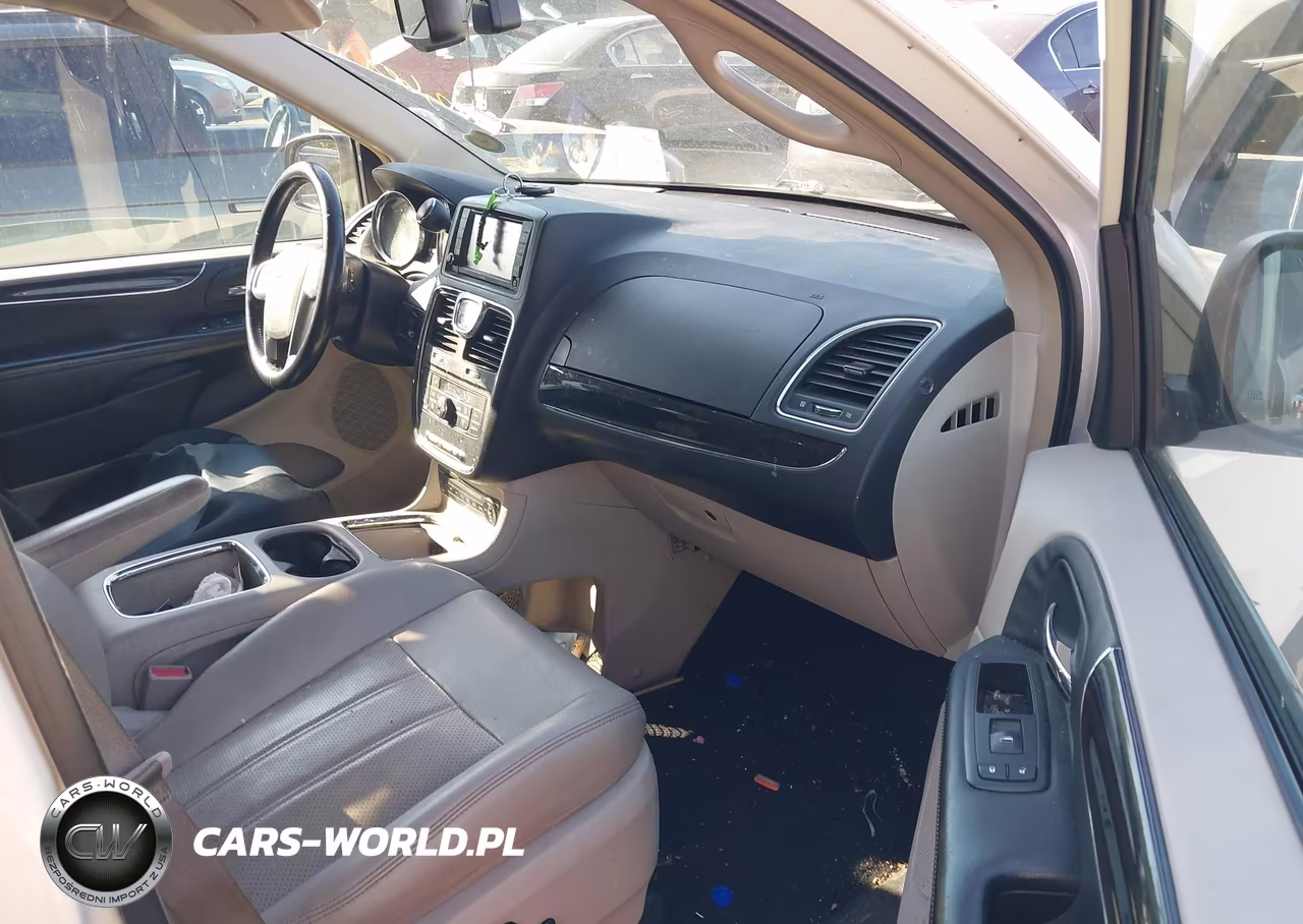 2013 Chrysler Town & Country Touring-L VIN:2C4RC1CG8DR558414 - 5