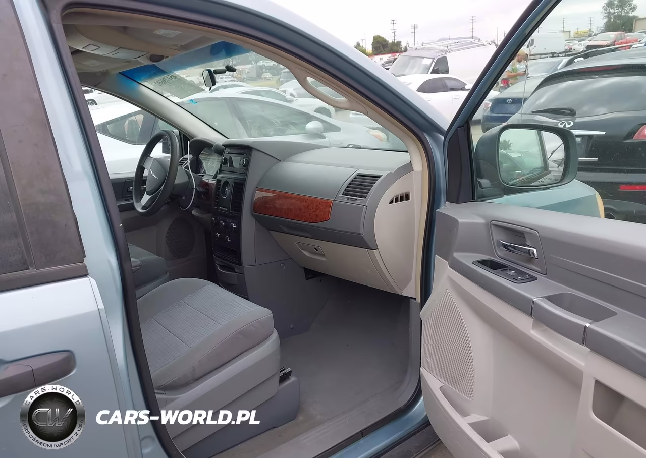 2008 Chrysler Town & Country Lx VIN:2A8HR44HX8R795469 - 5