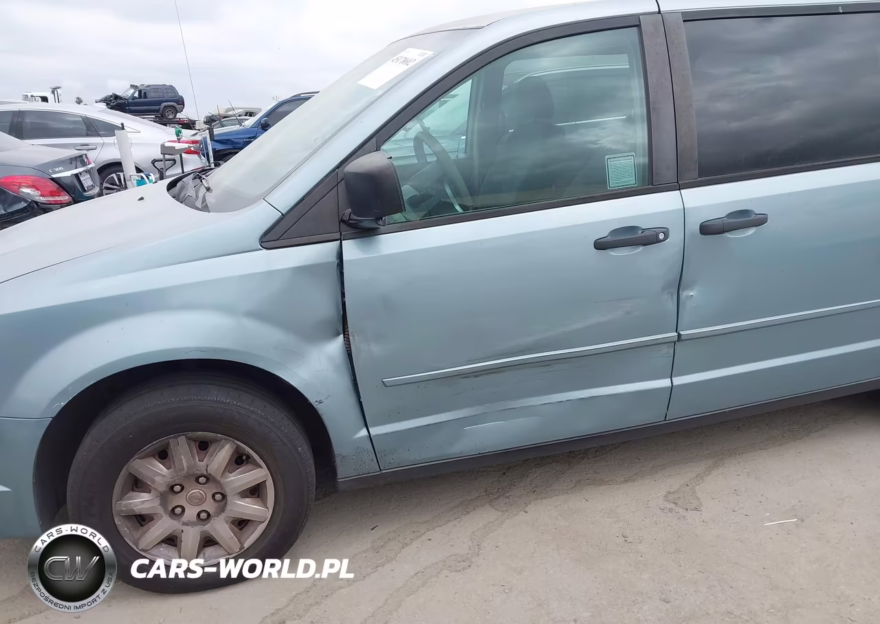 2008 Chrysler Town & Country Lx VIN:2A8HR44HX8R795469 - 6