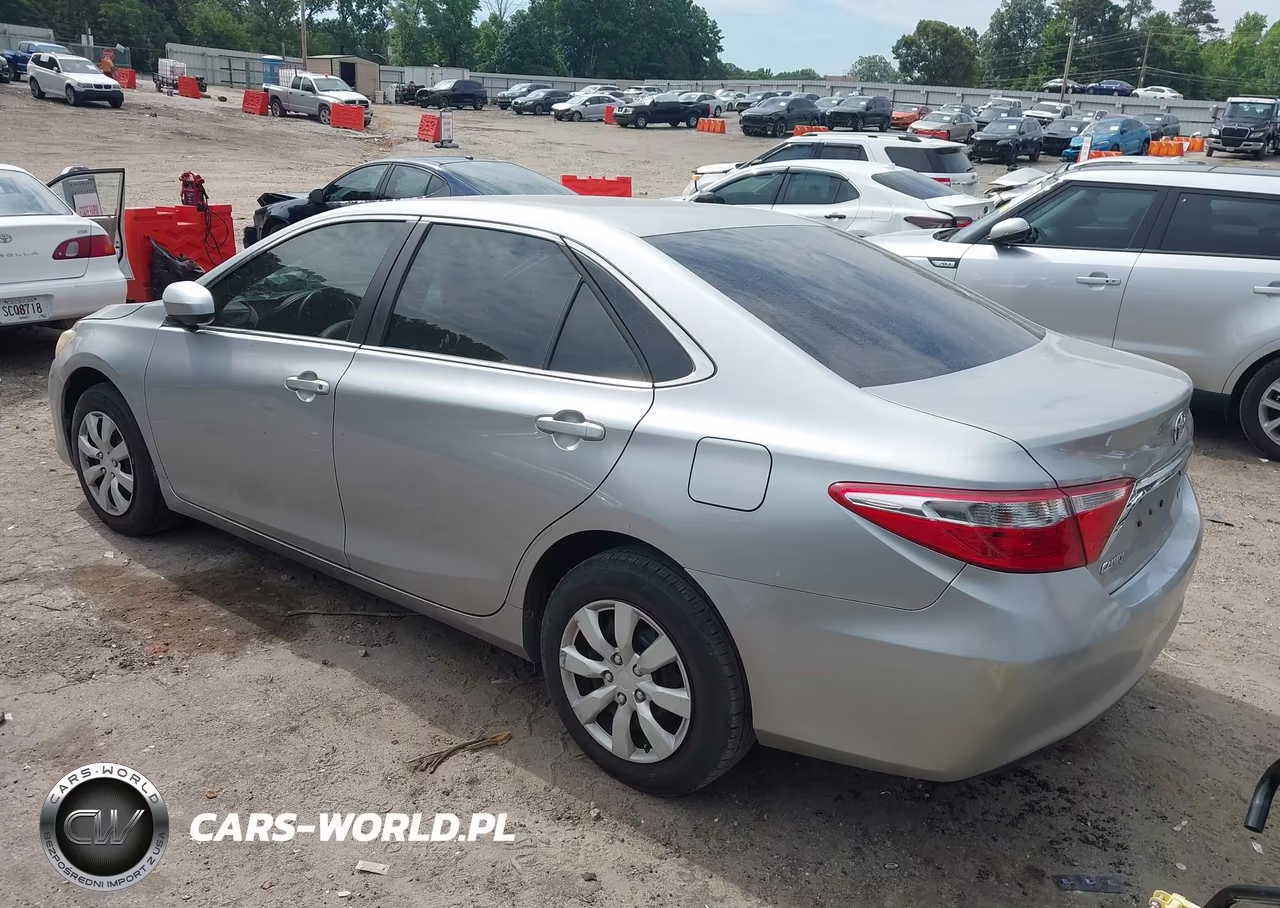 2017 Toyota Camry Le VIN:4T1BF1FK8HU739963 - 3