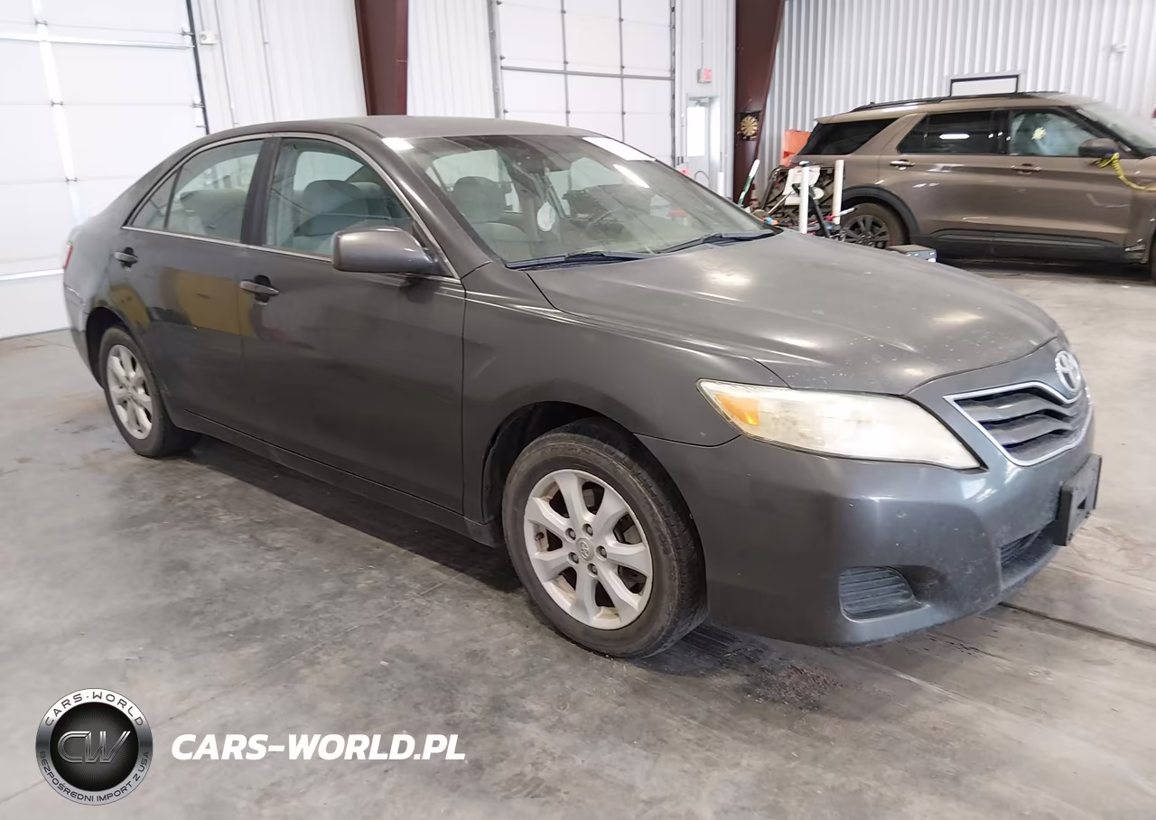 2010 Toyota Camry Le – zdjęcie 1 z 11
