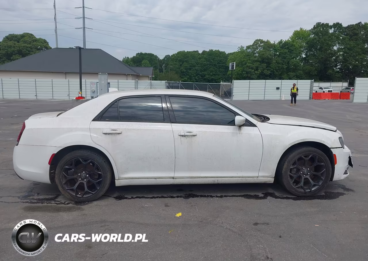 2019 Chrysler 300 300S VIN:2C3CCABG6KH516273 - 14