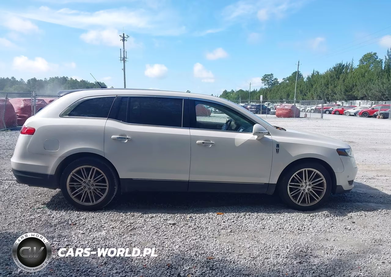 2018 Lincoln Mkt Reserve VIN:2LMHJ5AT6JBL02561 - 13