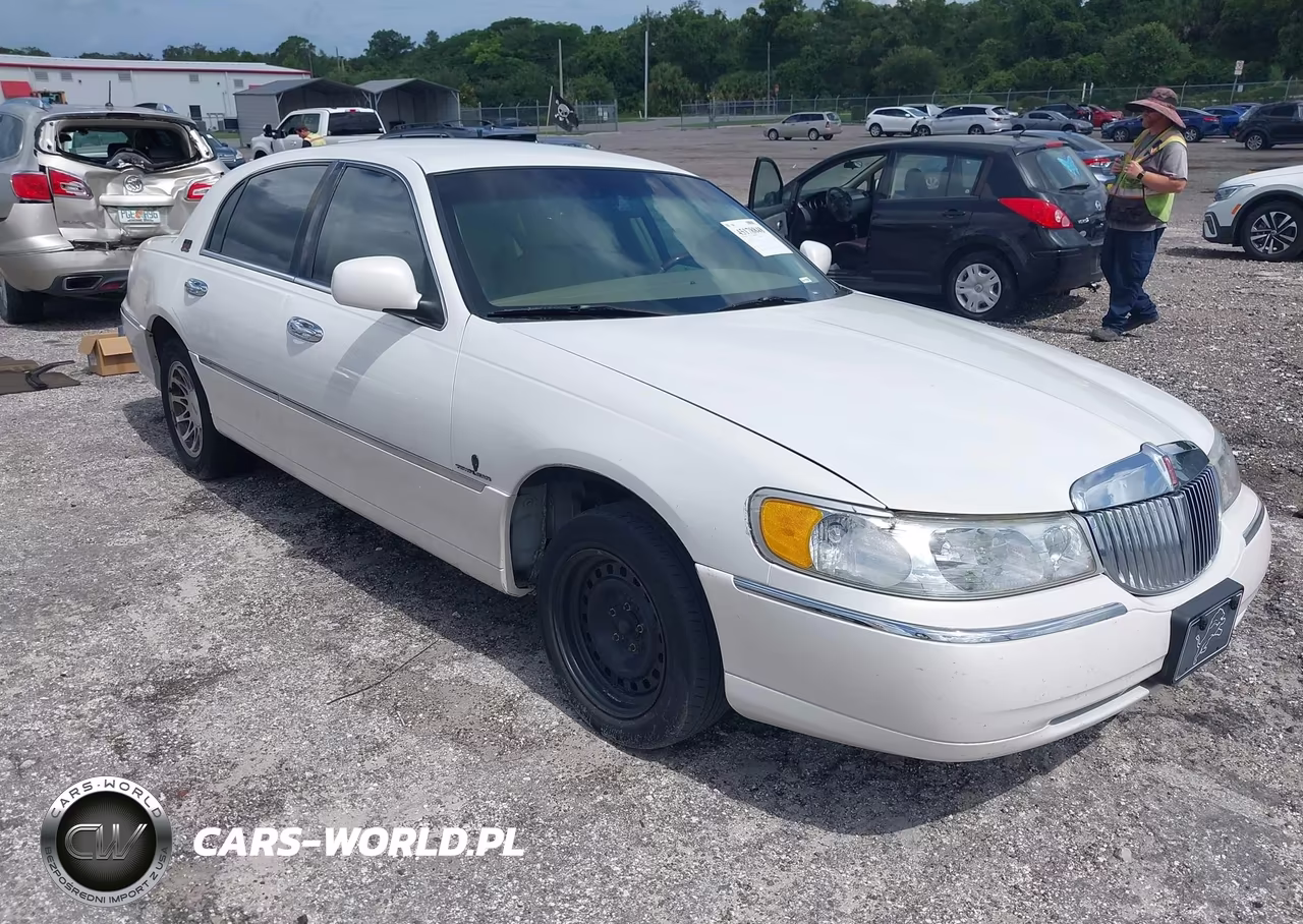 2002 Lincoln Town Car Signature