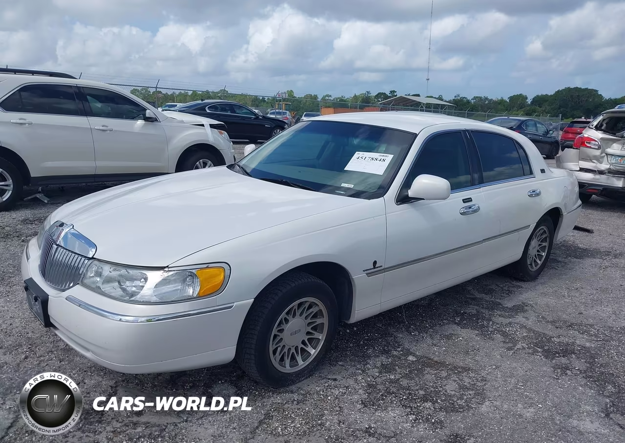 2002 Lincoln Town Car Signature VIN:1LNHM82W72Y626314 - 2