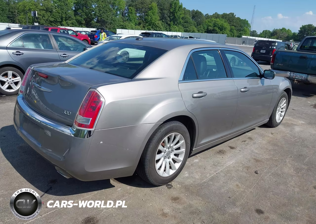2014 Chrysler 300 VIN:2C3CCAAG7EH193759 - 4