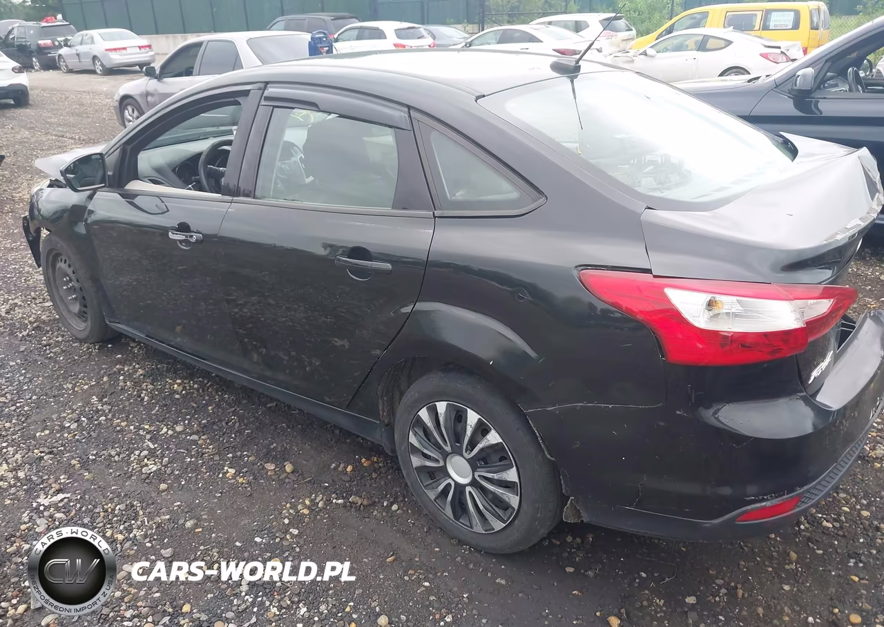 2012 Ford Focus Se VIN:1FAHP3F20CL431469 - 3