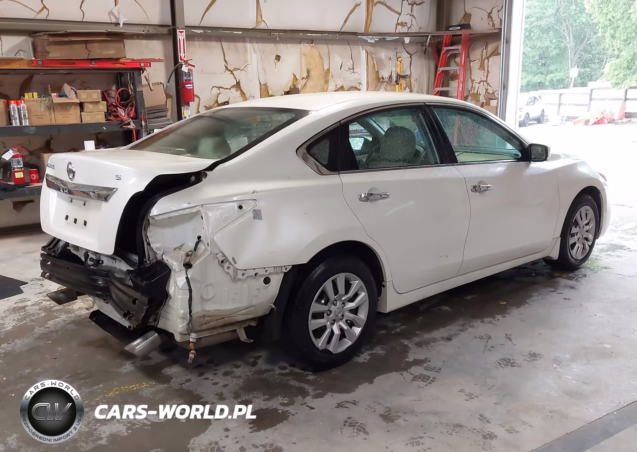 2015 Nissan Altima 2.5 S VIN:1N4AL3AP8FC569815 - 4