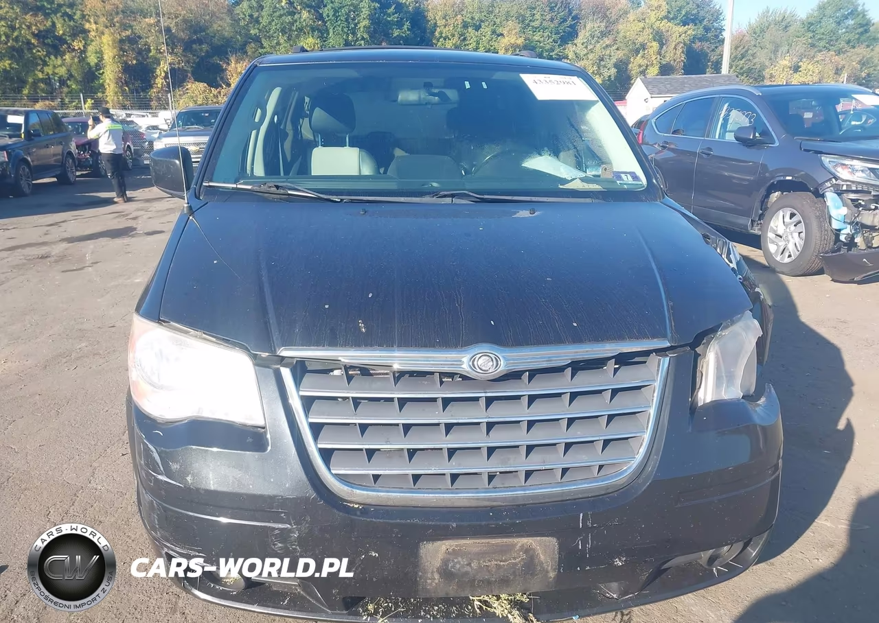 2010 Chrysler Town & Country Touring Plus VIN:2A4RR8D1XAR381016 - 13