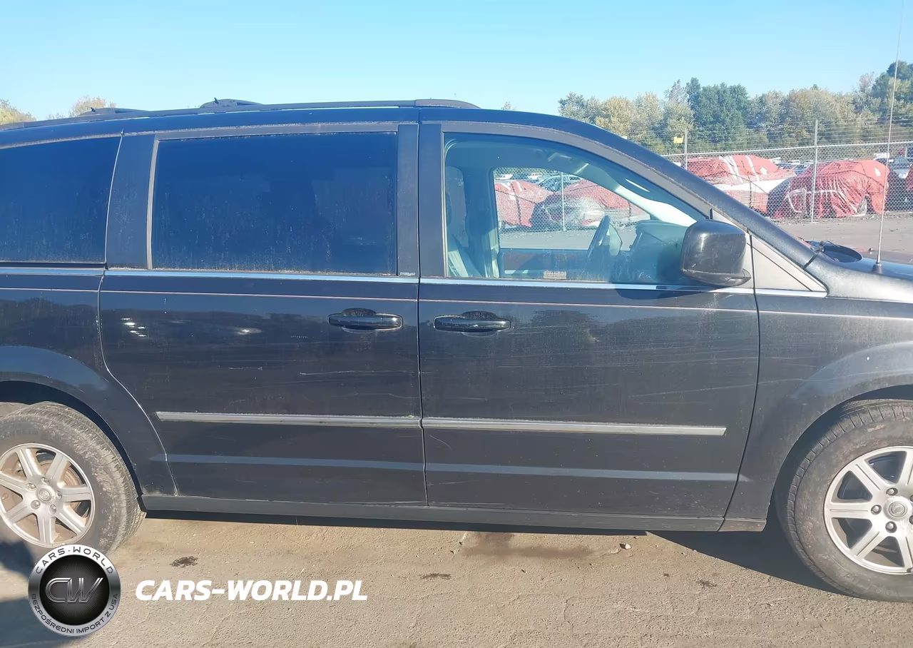 2010 Chrysler Town & Country Touring Plus VIN:2A4RR8D1XAR381016 - 14