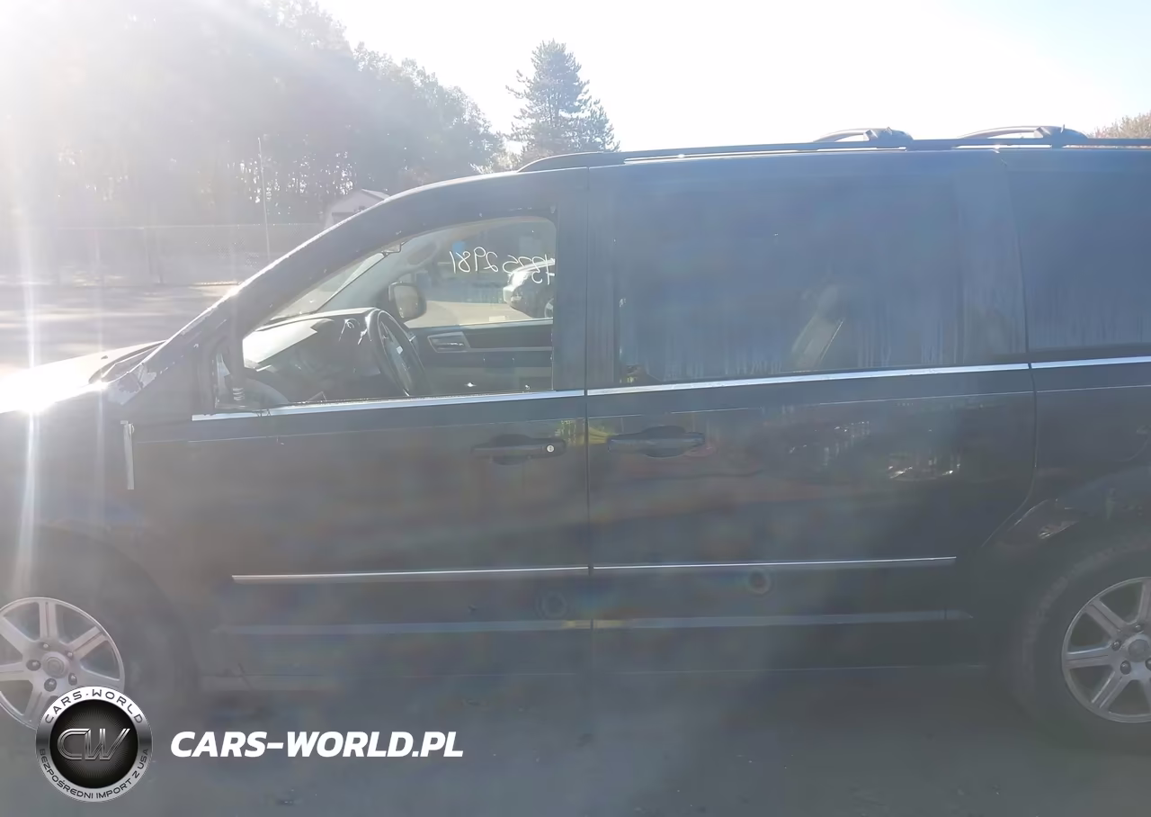 2010 Chrysler Town & Country Touring Plus VIN:2A4RR8D1XAR381016 - 15