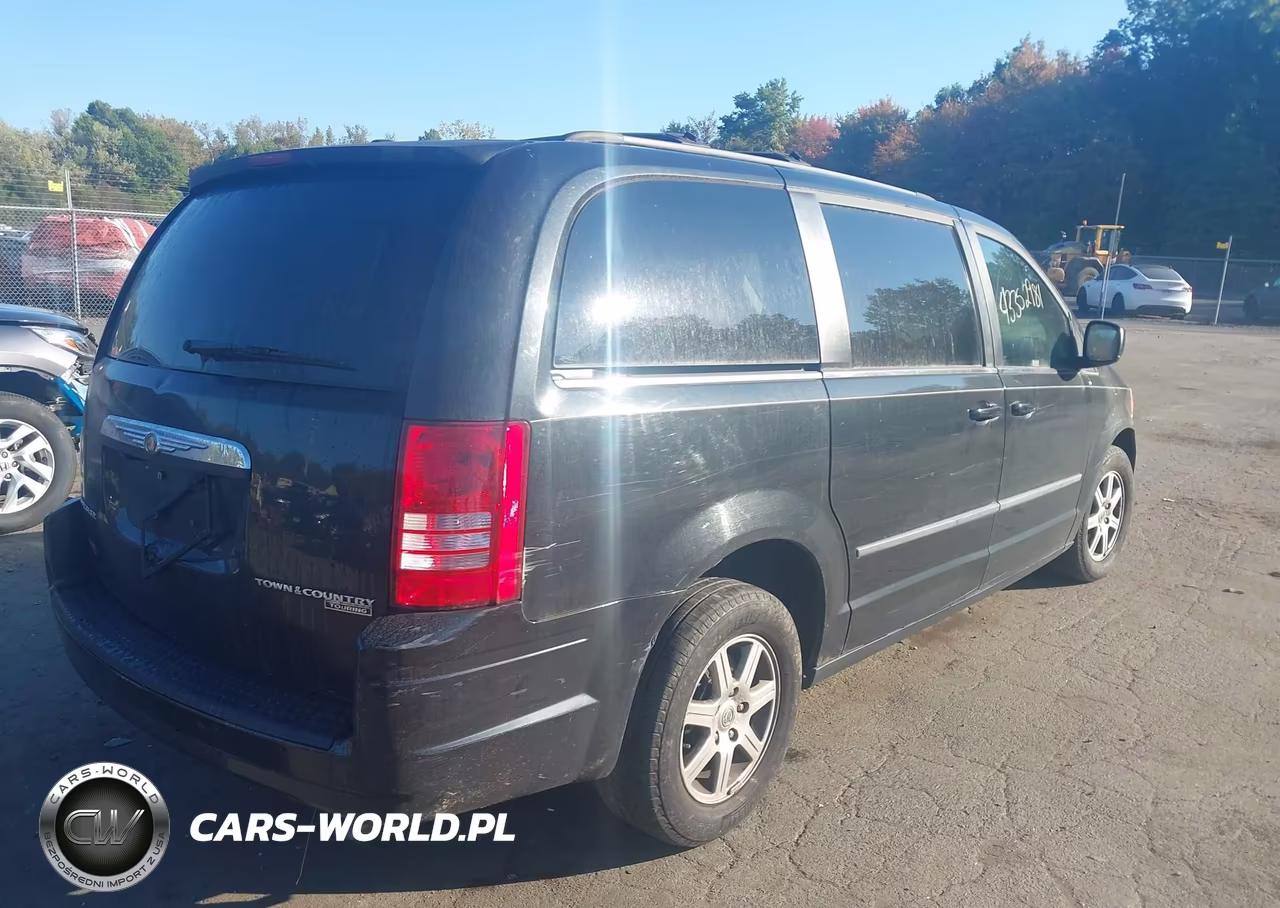 2010 Chrysler Town & Country Touring Plus VIN:2A4RR8D1XAR381016 - 4