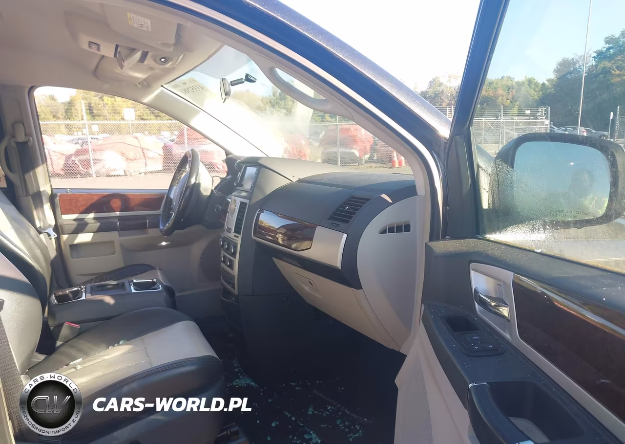2010 Chrysler Town & Country Touring Plus VIN:2A4RR8D1XAR381016 - 5