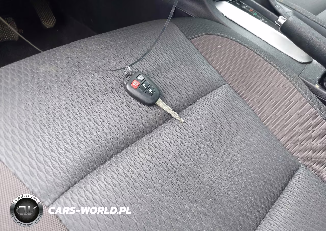 2018 Toyota Corolla Le VIN:2T1BURHE9JC032695 - 11