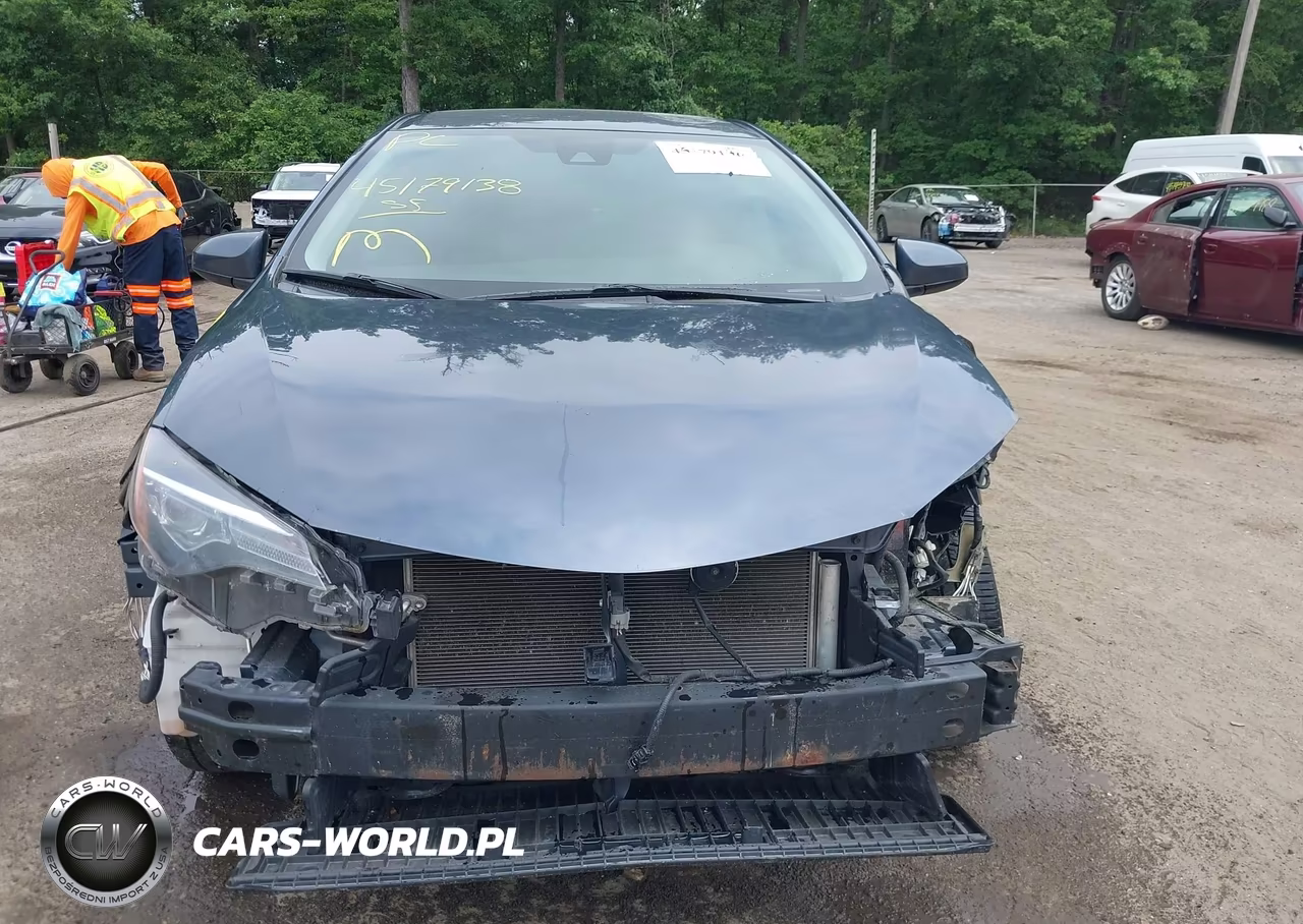 2018 Toyota Corolla Le VIN:2T1BURHE9JC032695 - 13