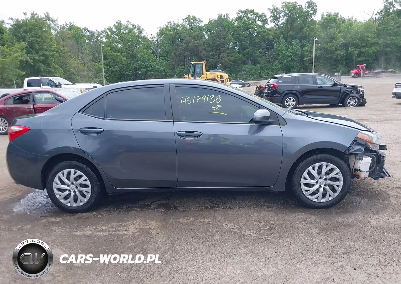 2018 Toyota Corolla Le VIN:2T1BURHE9JC032695 - 14