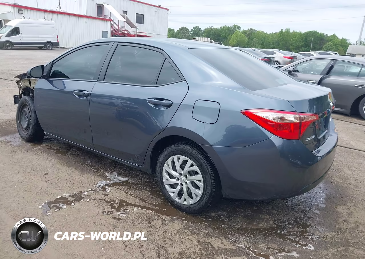 2018 Toyota Corolla Le VIN:2T1BURHE9JC032695 - 3