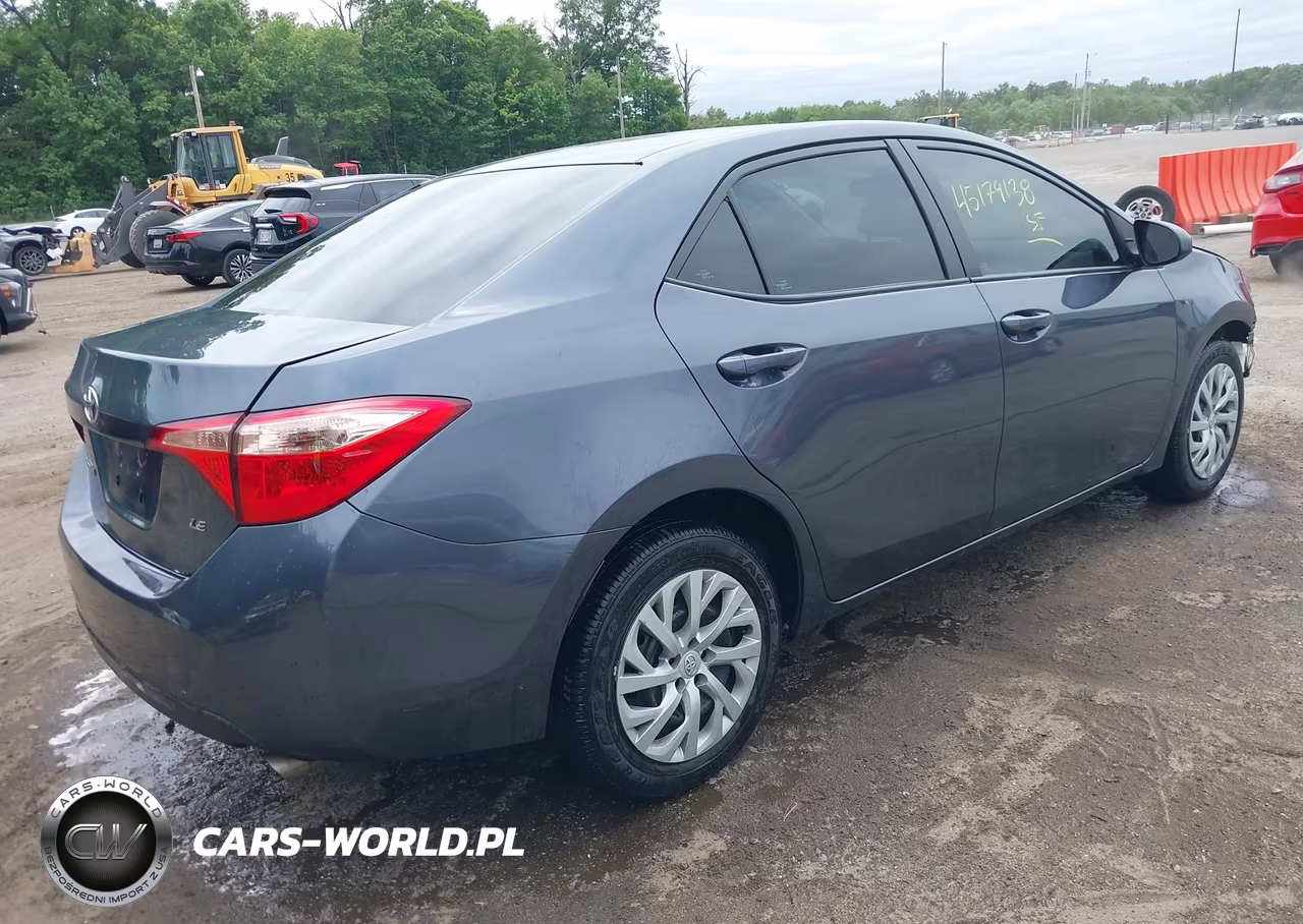 2018 Toyota Corolla Le VIN:2T1BURHE9JC032695 - 4