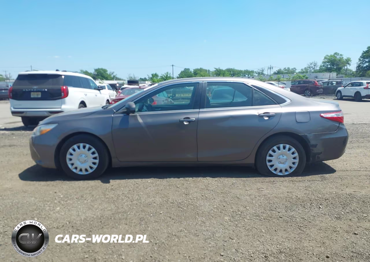 2016 Toyota Camry Le VIN:4T1BF1FK3GU174391 - 14