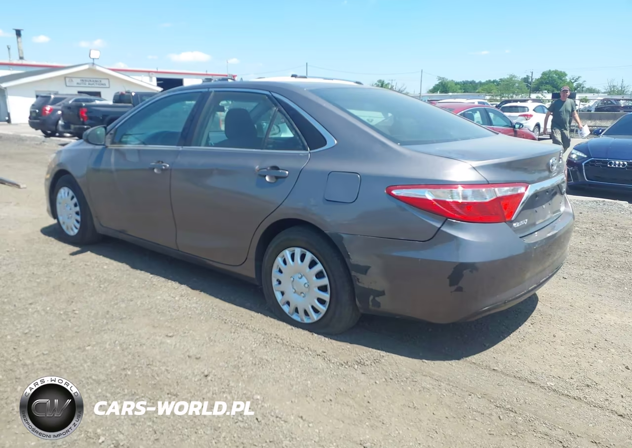 2016 Toyota Camry Le VIN:4T1BF1FK3GU174391 - 3