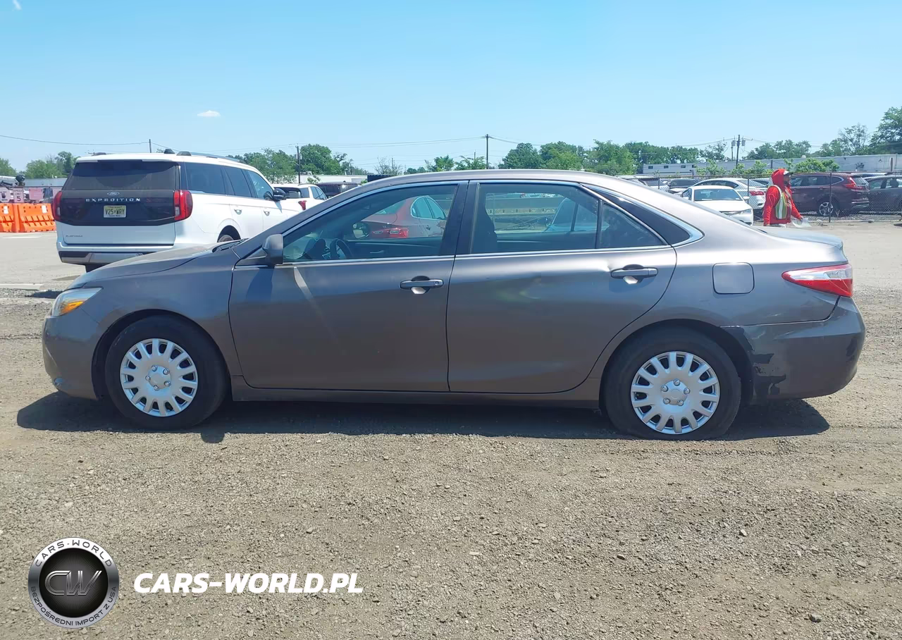 2016 Toyota Camry Le VIN:4T1BF1FK3GU174391 - 6