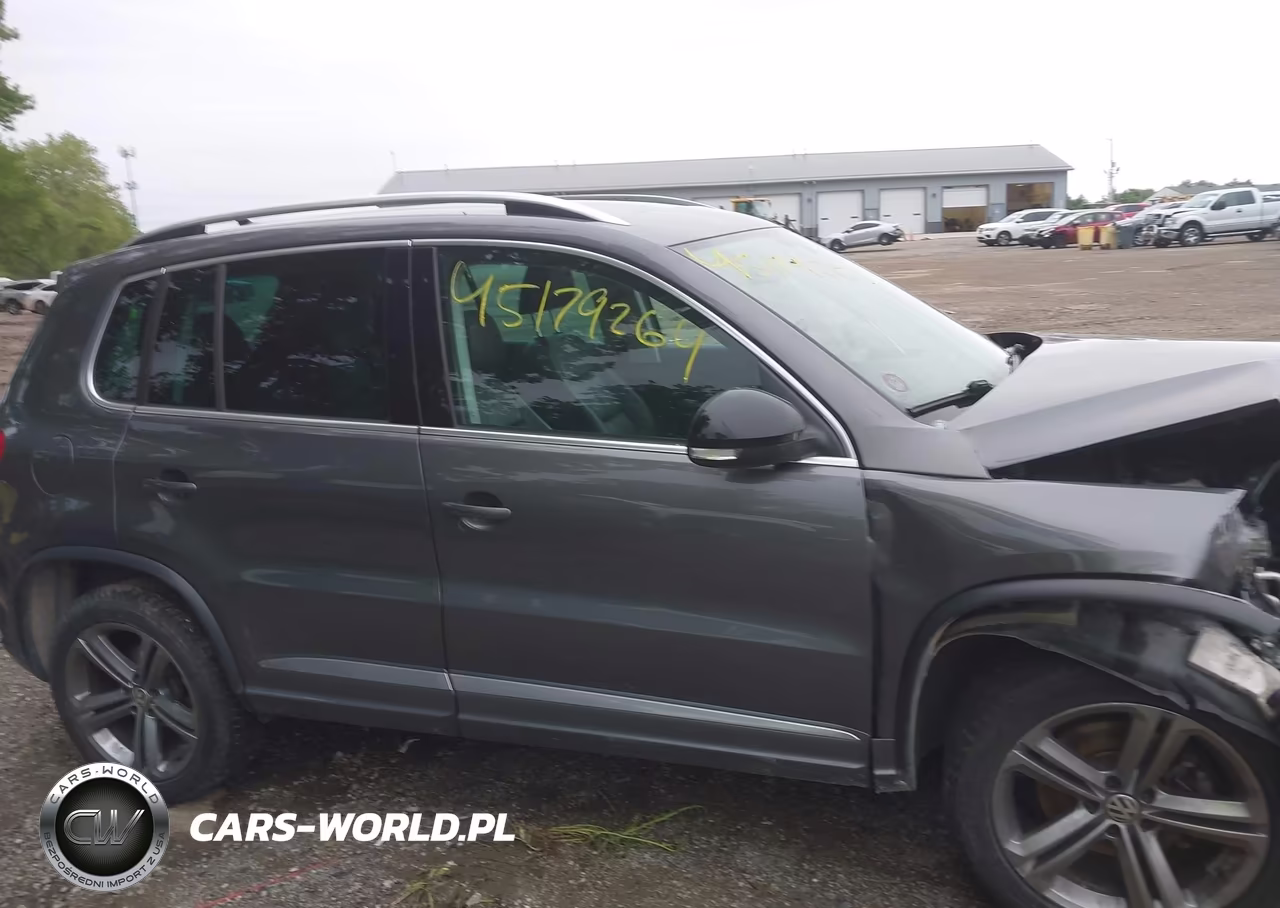 2017 Volkswagen Tiguan 2.0T Sport VIN:WVGUV7AX8HK041270 - 13