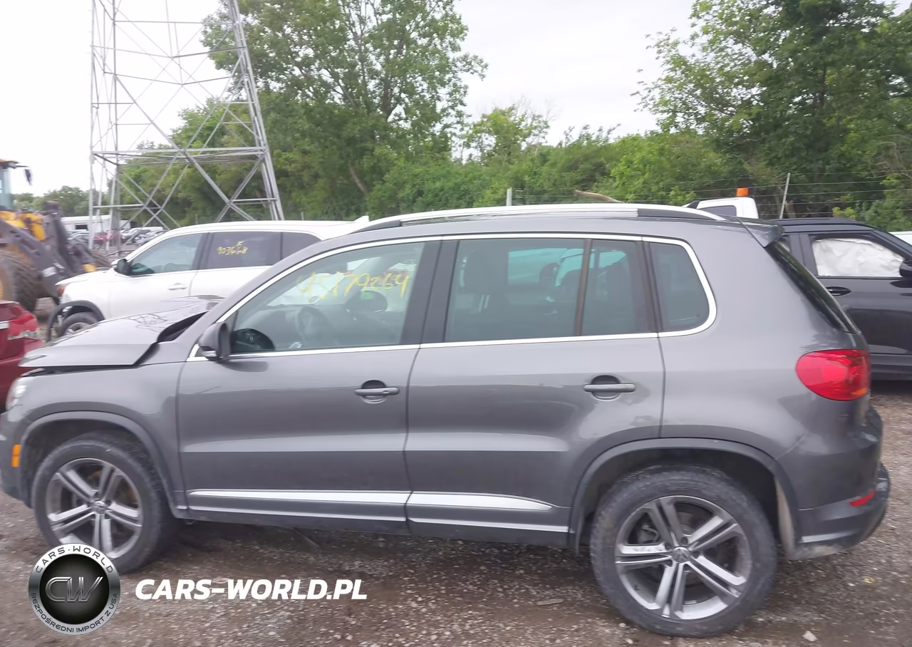 2017 Volkswagen Tiguan 2.0T Sport VIN:WVGUV7AX8HK041270 - 14