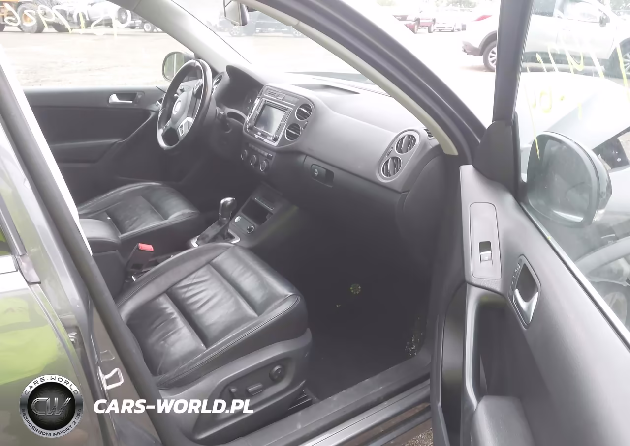 2017 Volkswagen Tiguan 2.0T Sport VIN:WVGUV7AX8HK041270 - 5
