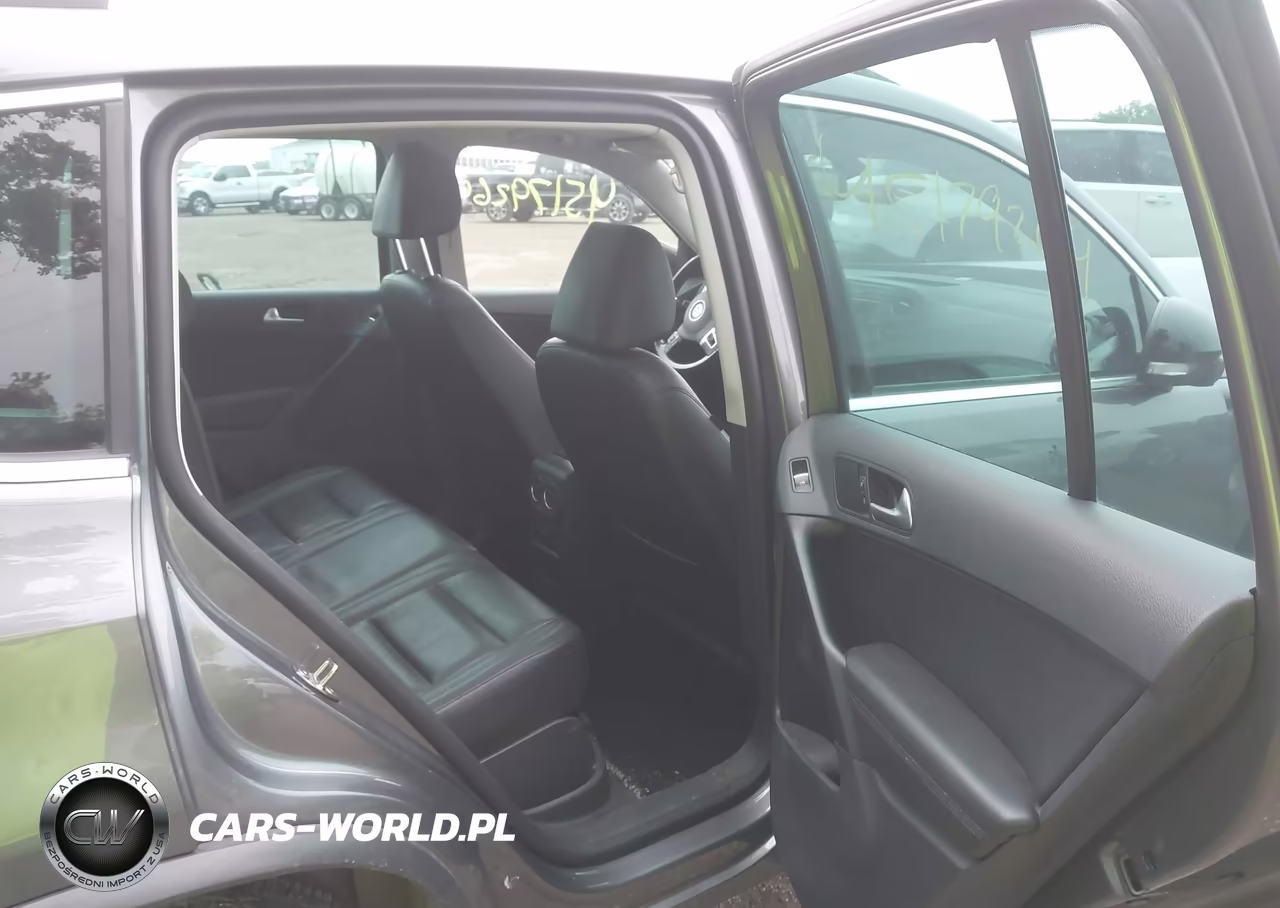 2017 Volkswagen Tiguan 2.0T Sport VIN:WVGUV7AX8HK041270 - 8