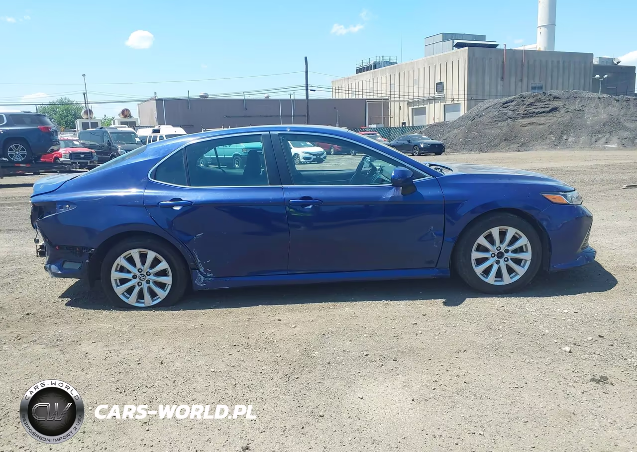 2018 Toyota Camry Le VIN:4T1B11HK9JU576841 - 14