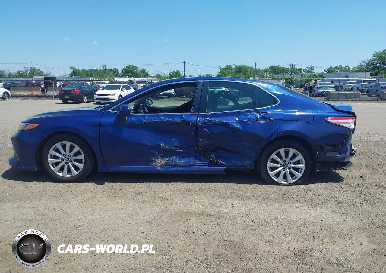 2018 Toyota Camry Le VIN:4T1B11HK9JU576841 - 15