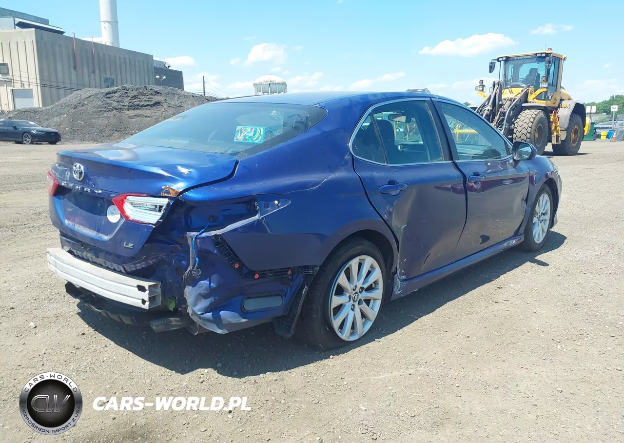 2018 Toyota Camry Le VIN:4T1B11HK9JU576841 - 4