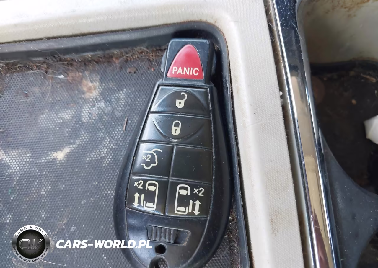 2015 Chrysler Town & Country Touring VIN:2C4RC1BG6FR752203 - 11