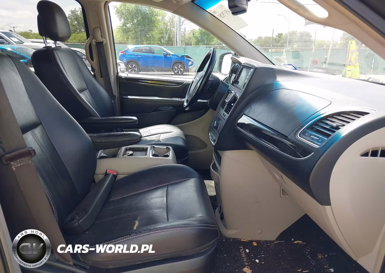 2015 Chrysler Town & Country Touring VIN:2C4RC1BG6FR752203 - 5