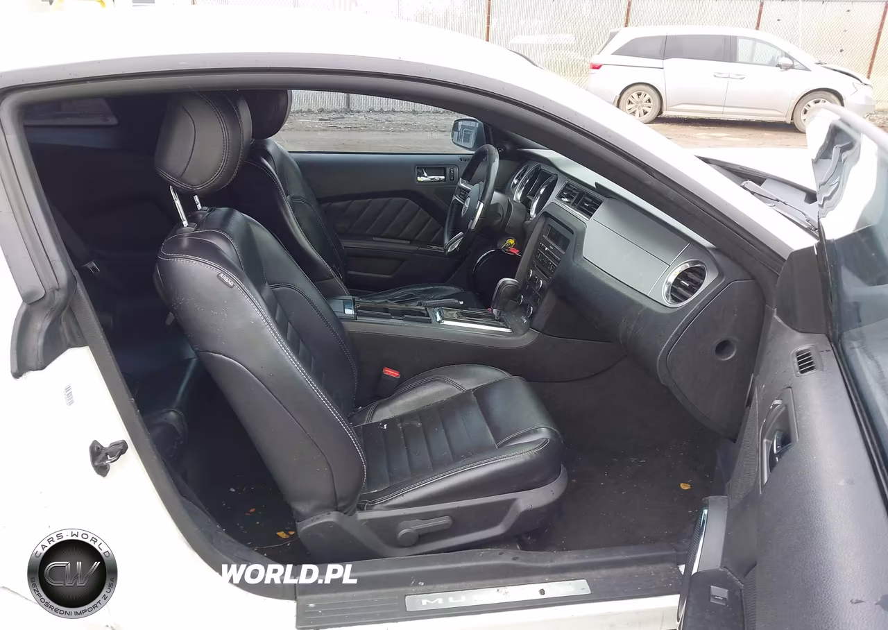2013 Ford Mustang V6 Premium VIN:1ZVBP8AM1D5216904 - 5